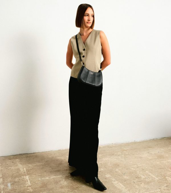 Juliette small half-moon bag in grained leather - Image 4